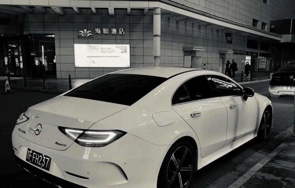『动力』评测奔驰CLS3504MATIC80万买台四缸的四门轿跑车到底“疯不疯”