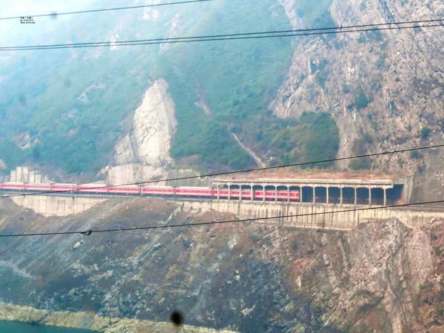  明年■重庆到湖南即将迎来第三条铁路，全长625公里，计划明年建