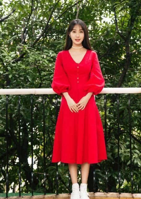 『度过』小白鞋这样搭配,保你度过一个美美的夏季!