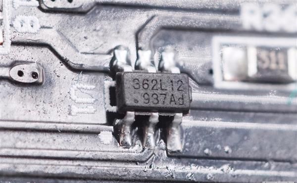 云星电子|三口USB+27瓦快充 米家插线板拆解:用料精细