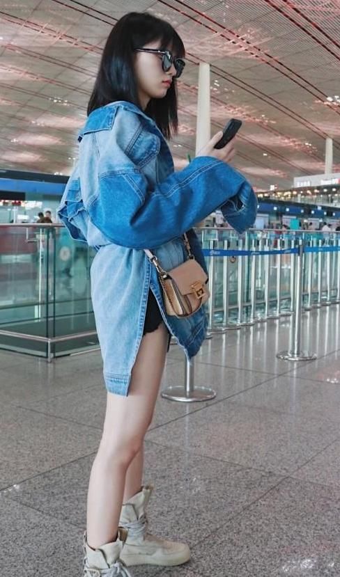 唐艺昕鞋子好看到网友急求链接，而黄灿灿重新解锁了绑鞋带方式!