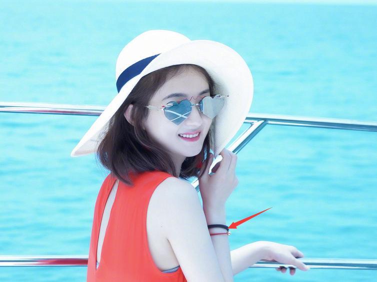 赵丽颖休整期被黑，微博发文怒斥心术不正的人，手饰暴露休假细节