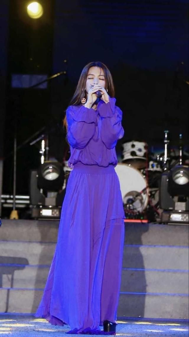 田馥甄“原照”与“精修照”相差无几，网友：明白林俊杰的坚持了