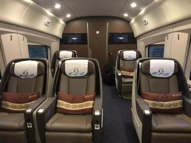 今日首次上线运营的超长版复兴号长啥样？探营现场照片来啦