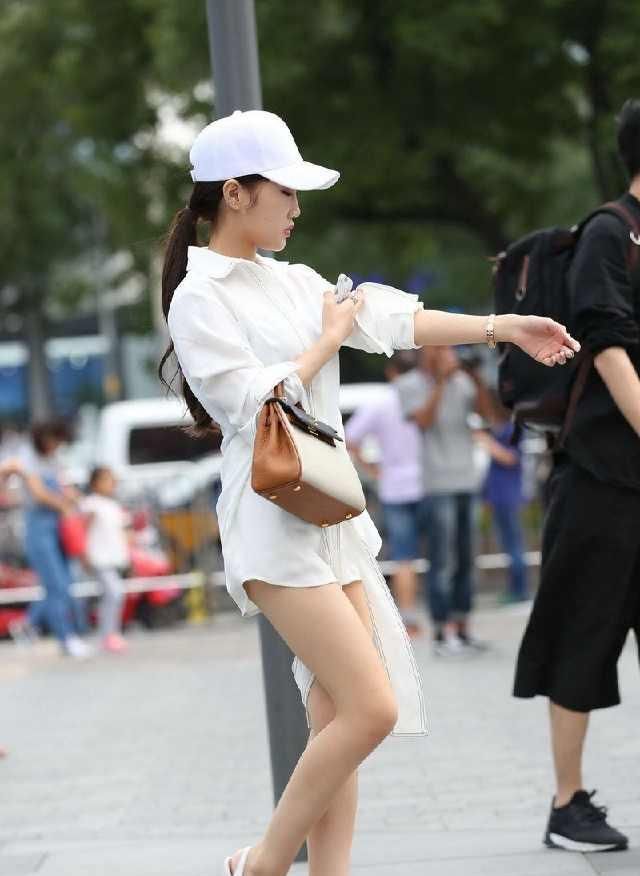  【白色】街拍：路遇白色衬衣裙的美女，好甜好美！