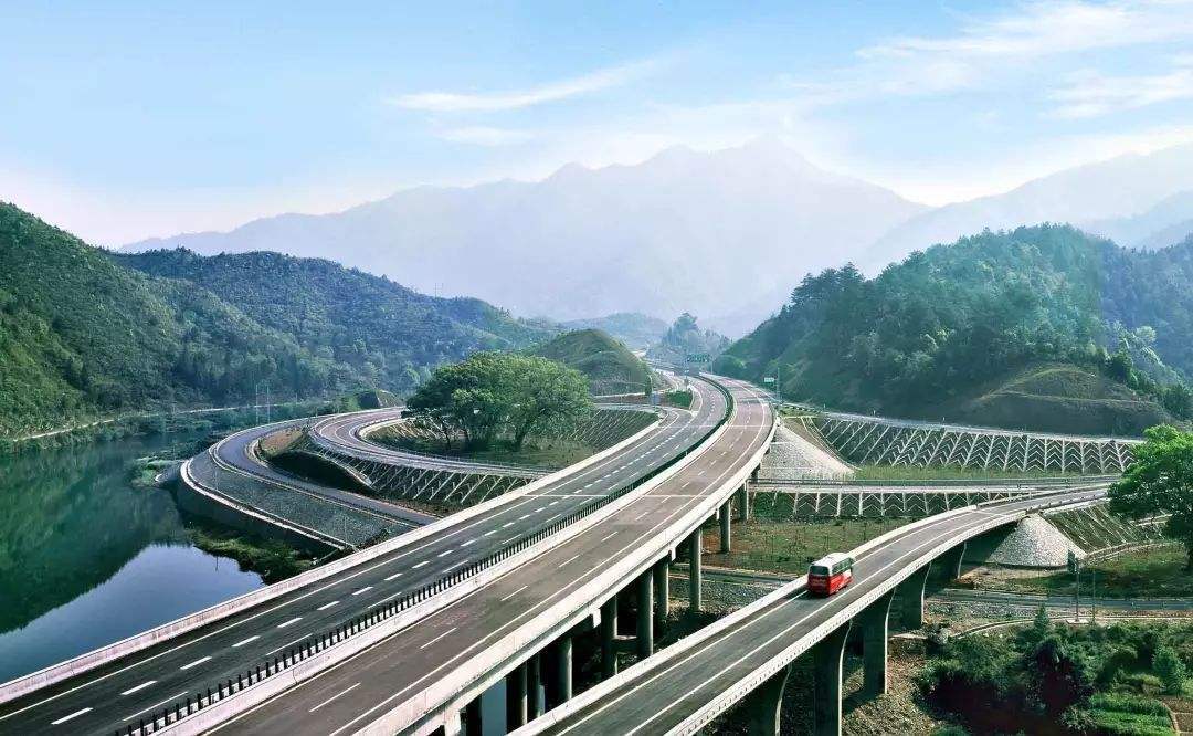  高速@陕西在建的一条高速公路，长约80.1公里，预计2020年底全线