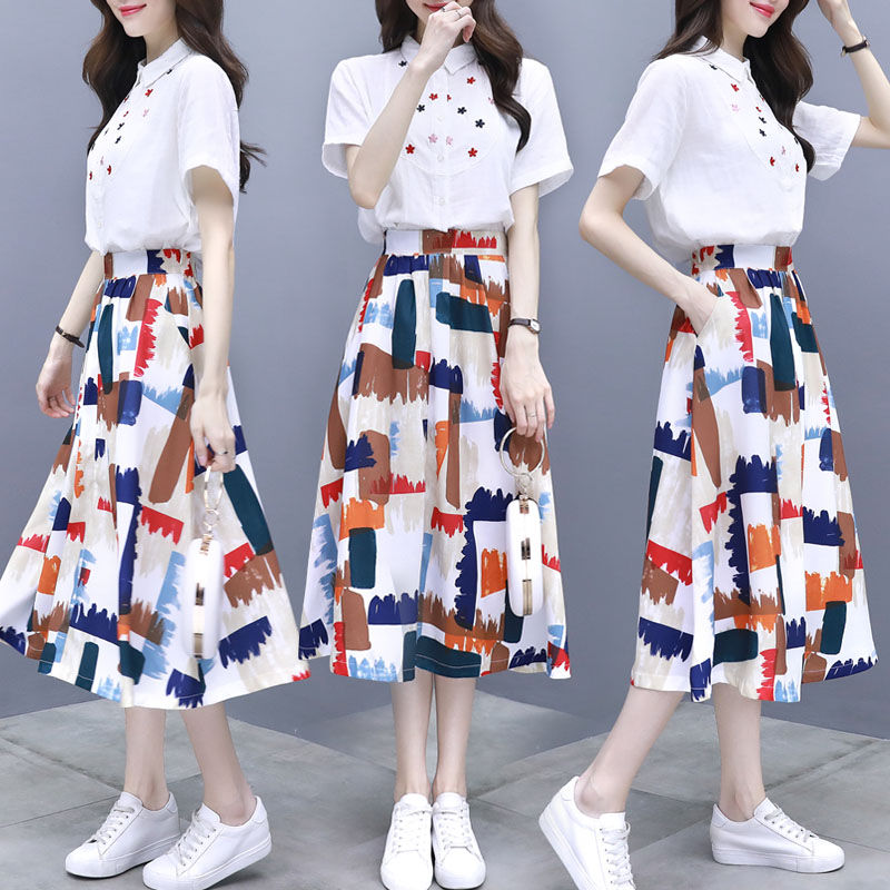 天气将转凉，打底裤扔了吧!40岁老婆换上时髦套装，美的认不出