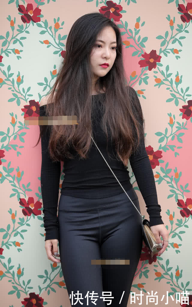 小姐姐高腰紧身裤秀大长腿，当街凹各种造型，吸睛无数