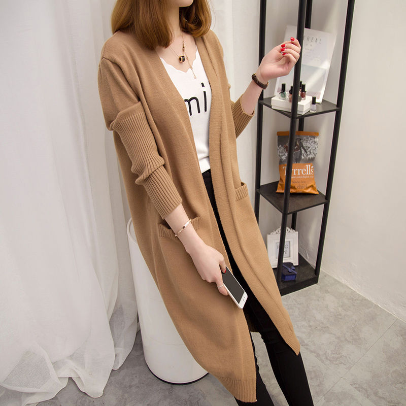 屁股大的女人，入秋别乱买，学这个女人穿开衫配七分裤，美的惊艳