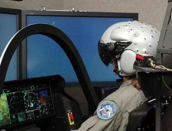 天价歼20:一个头盔255万 F22用不起