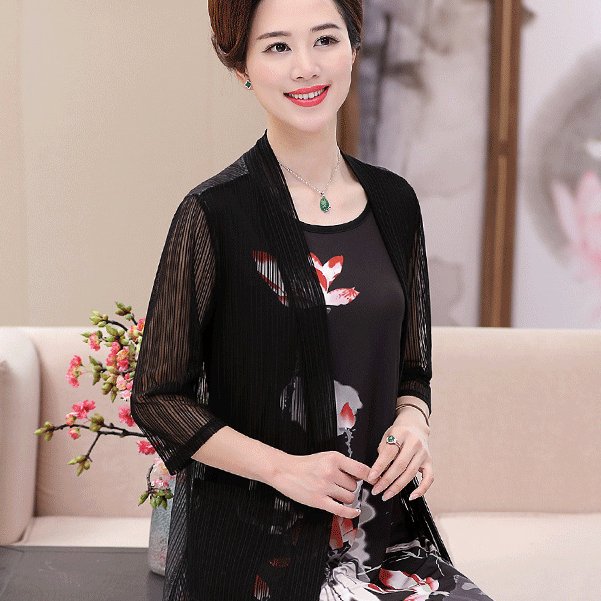 足足等了7天,这妈妈装终于出新款了,妈妈们穿美到让人招架不住