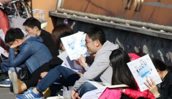  「待遇」新公务员法落地实施，基层公务员待遇提高，“铁饭碗”