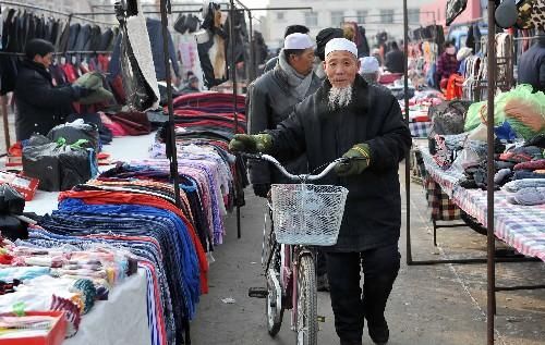  「回家的人」如今快过年了，农村集市还是冷冷清清，没人办年货