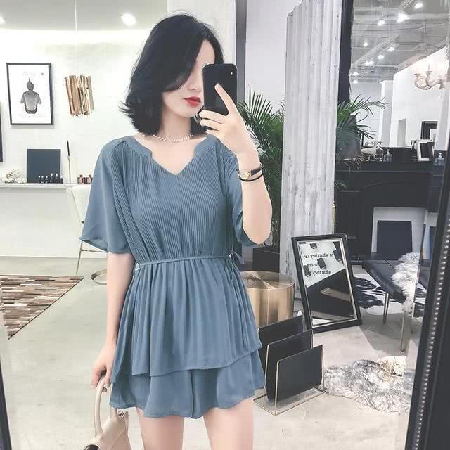 矮个子的我只穿短裤套装，清爽显高有格调、比拖地长裙可要美好多