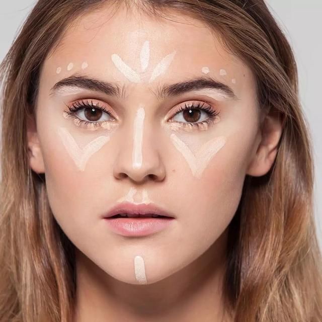 想要肌肤比别人亮眼？3个技巧教你一键升级底妆！