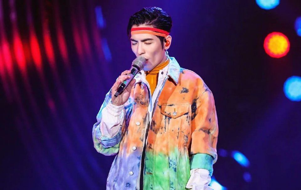 「问鼎」《歌手·当打之年》歌王归属悬念重燃,除华晨宇外他俩也可能问鼎