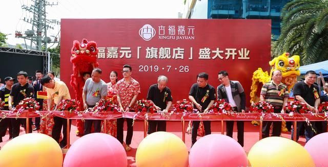 香港影视明星吕良伟到廉江来了