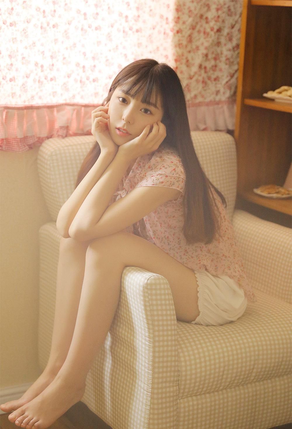 白皙长腿美女性感诱人私房照图片