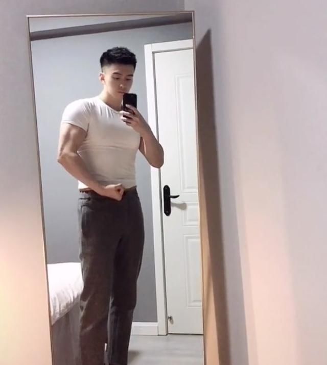  [大叔]大叔是个70后,每天坚持健身,这身材比二十多岁的小伙子还好啊