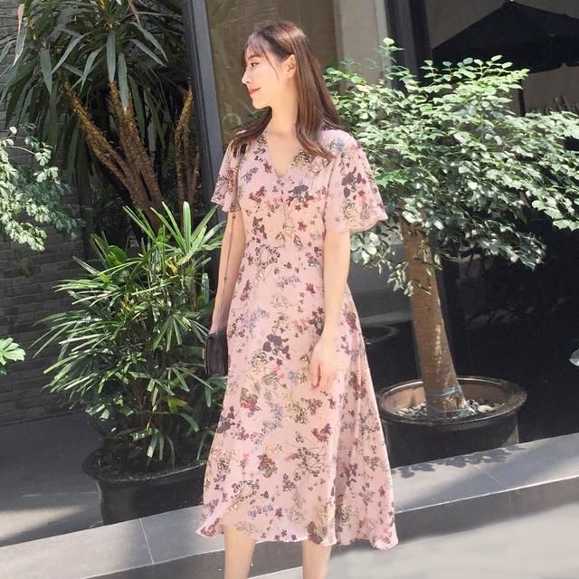 夏季都来了穿什么牛仔裤!看看时下流行这些修身女装,美炸了