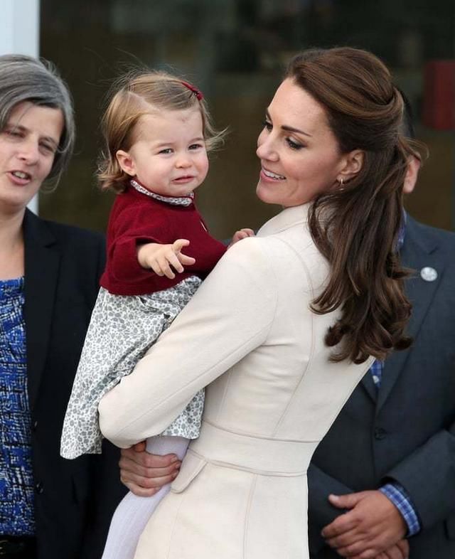 暖心的画面让人心碎！凯特王妃和夏洛特公主美好的每一个瞬间