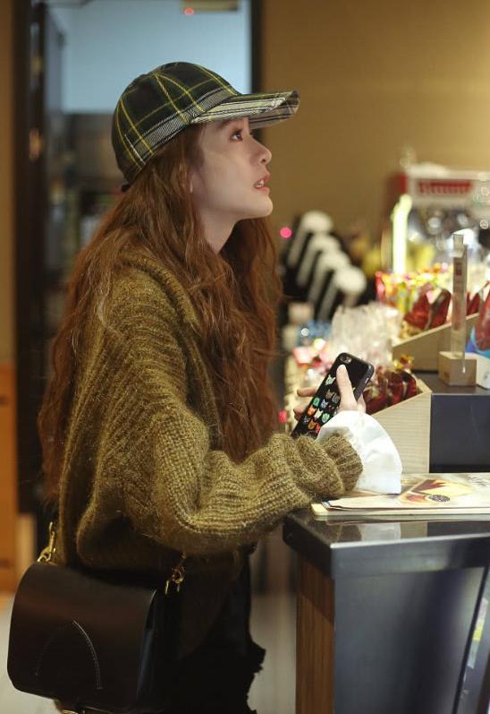 迪丽热巴和张雪迎撞衫，热巴敌不过张雪迎，搭配水平被碾压