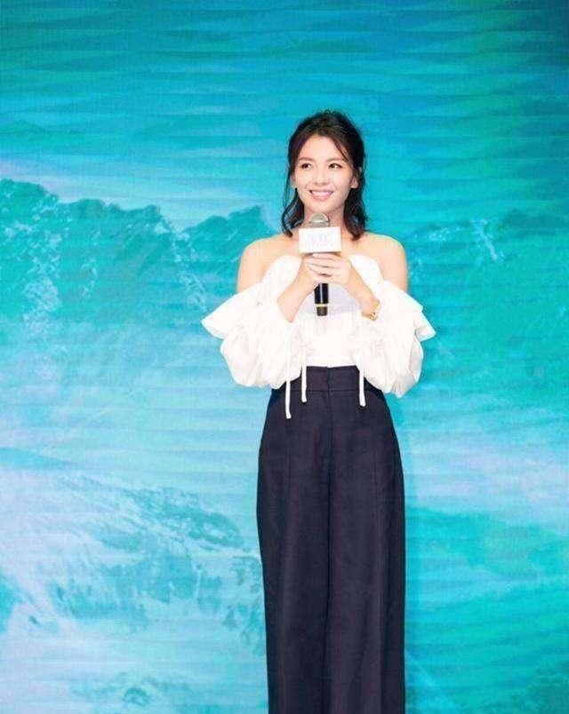 显瘦■卫衣太热了，今年最时髦穿搭：半身衣＋阔腿裤，显瘦又高级