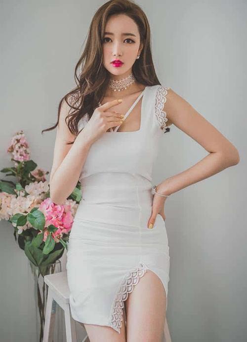 街拍：时尚就是这么随性尽显出女性的柔美气息