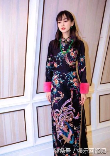 47岁谢大脚穿旗袍太有韵味，baby杨幂都输惨了!