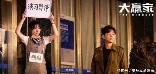 柳岩:《王牌对王牌》和谢广坤“斗鸡”,柳岩单脚高跟鞋,这才是真绝活