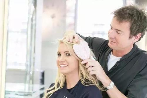 美发梳界的颜值担当，凯特王妃最爱的御用梳是这样！