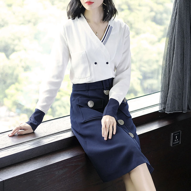 再漂亮的女人也别穿打底裤，瞧这种刚上新的套装裙，洋气有女人味