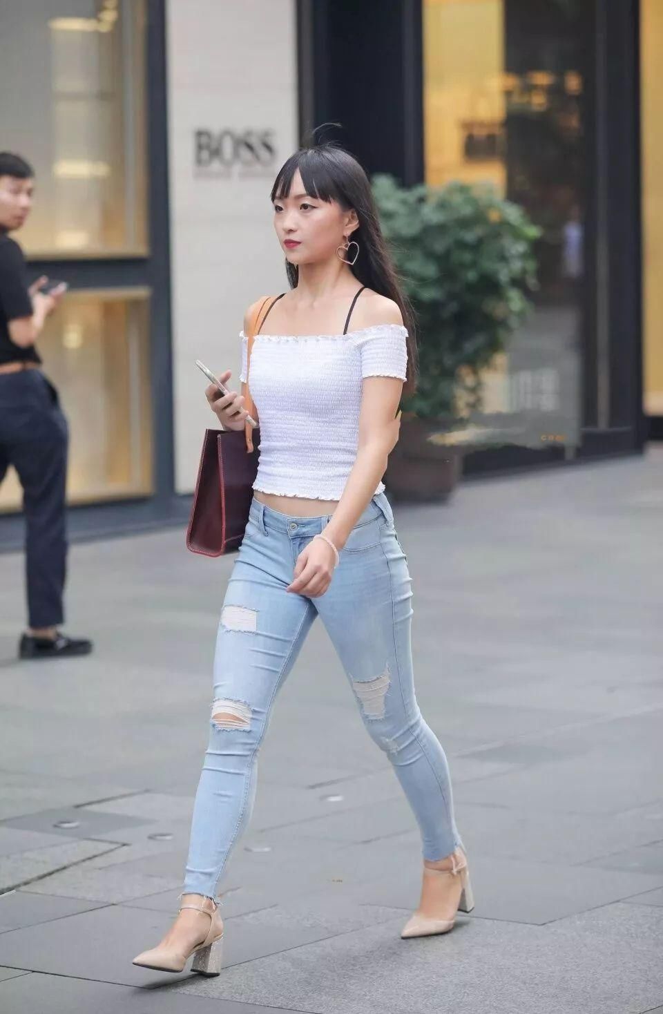 街拍:上身长，下身段，不是妖怪就是懒!