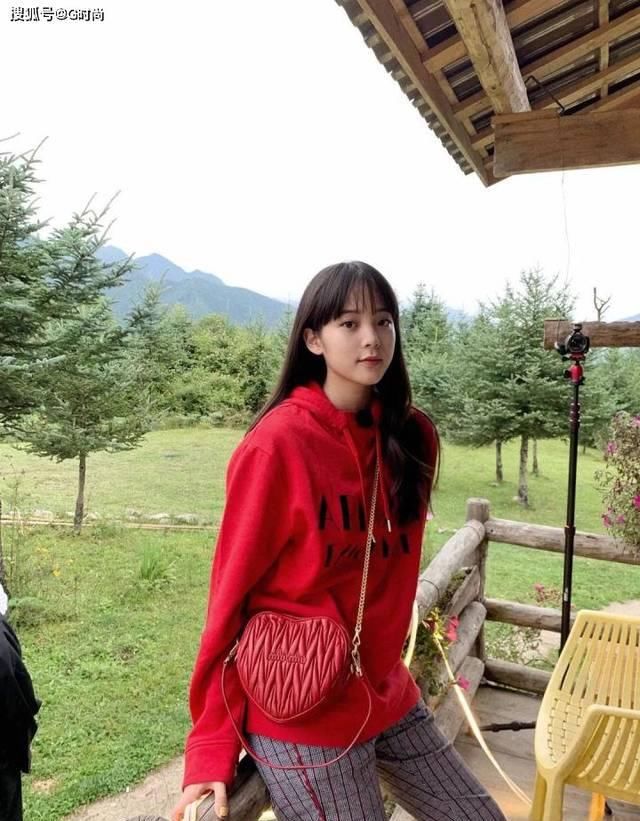  『元气』可慵懒可潮流可休闲可精致 元气又减龄的卫衣 妥妥的百搭神器