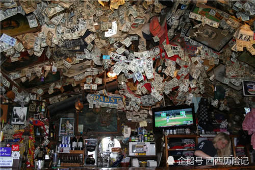  世界■世界上最值钱的酒吧，顾客都会往墙上贴钱，假如在中国会怎么样？