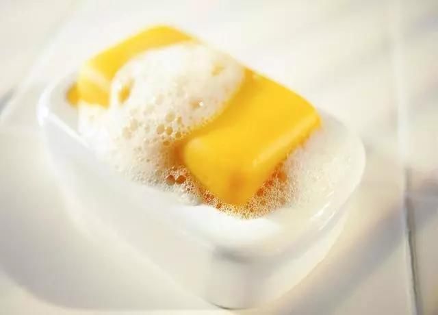 上万螨虫天天在脸上打洞，你的脸会有4种感觉，2个招数清空排净