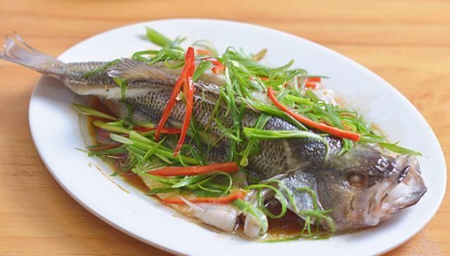  新鲜的鱼@做清蒸鱼，不要直接上锅，多加“1步”，鱼肉鲜嫩多汁，还没腥味