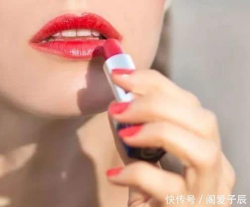  唇红齿白■口红一抹就完事教你一些“心机”小技巧，唇红齿白不沾杯