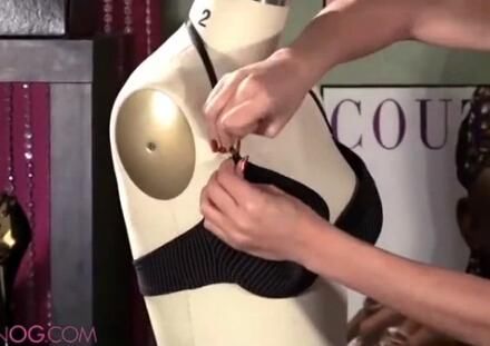 一字肩,吊带,透视装等露背露肩的衣服搭什么内衣?