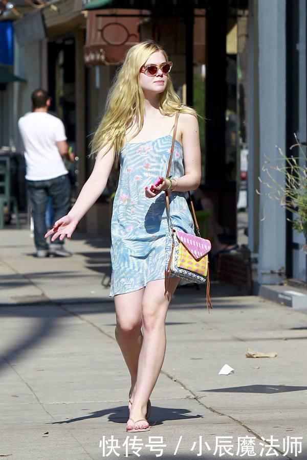 「色打底衫」今年这条“吊带裙”彻底火了,时髦性感又显瘦,刘雯穿上美炸了