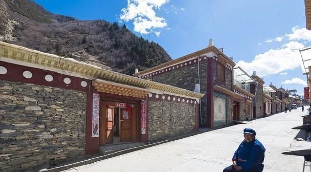 有谁知道红军当时翻越的第一座雪山，现在是什么样子？