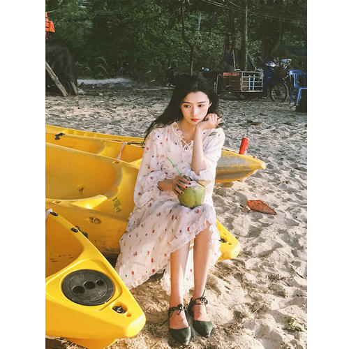 今年巨火的：淑女裙，比旗袍还洋气，8090后穿时髦翻翻