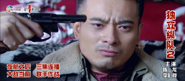 “我妈妈丢了”！男孩一边呼喊，一边“追打”公交车！他妈妈呢？