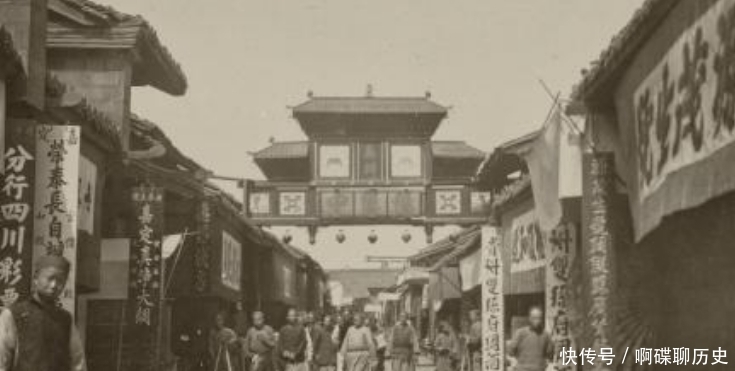 「娶亲」民国军阀幼年趣事:大街上遇别人娶亲,因想看新娘,直接掀轿帘