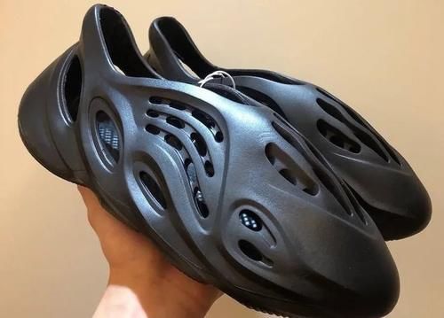  『Crocs』号称Yeezy Crocs于今夏发售，是潮到飞or丑到爆？