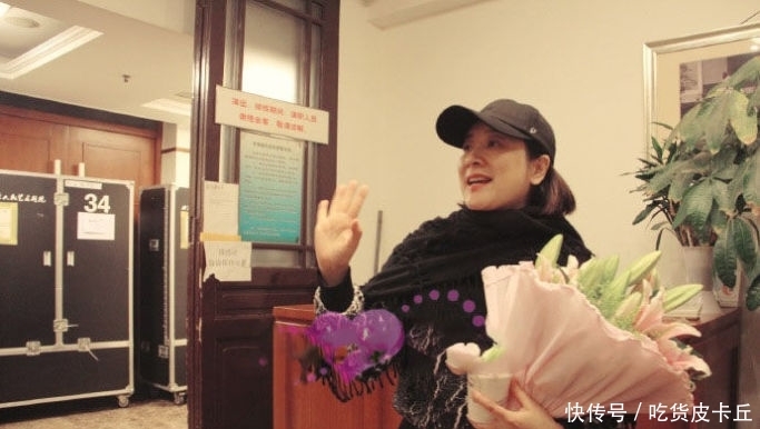 「幸亏」陈小艺全家近照曝光，“丑”老公捧红张嘉译，儿子帅气幸亏不像老爸