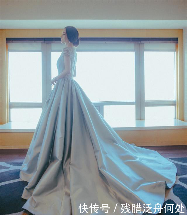 杨颖豁出去了，高挑苗条的身材，令人羡慕