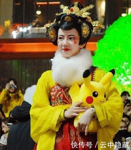 滤镜:不倒翁小姐姐的网红滤镜有多重?看到她上综艺的生图,完全不敢认
