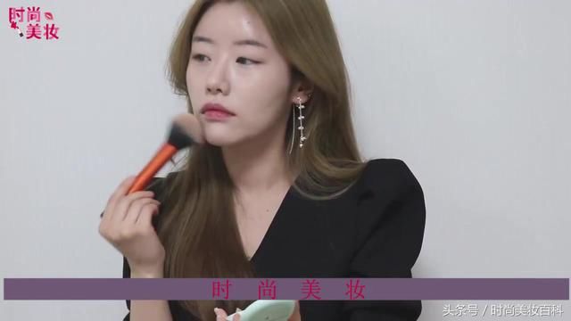 美妆教程桃色棕榈妆容，优雅气质女人