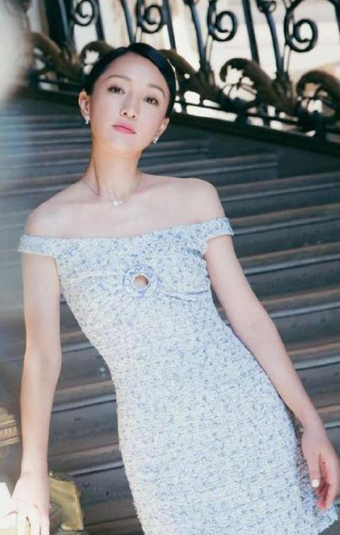 周迅豁出去了,前面挖空的地方让人脸红,网友:高圣远不介意吗?